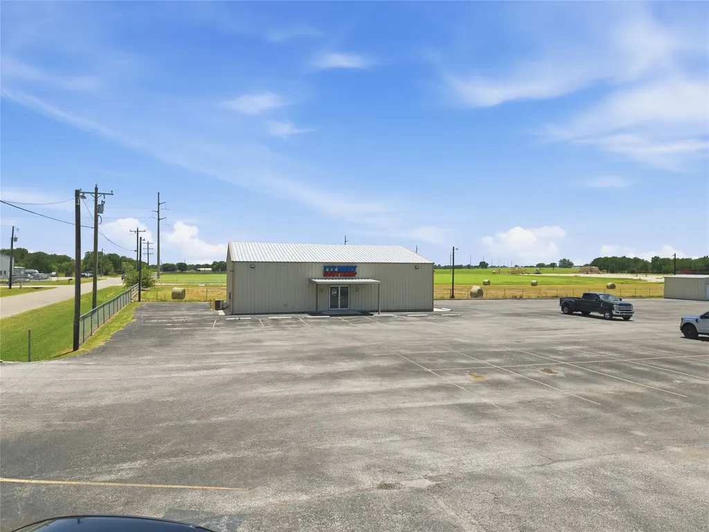 2420 Bob White Drive Granbury TX 76049