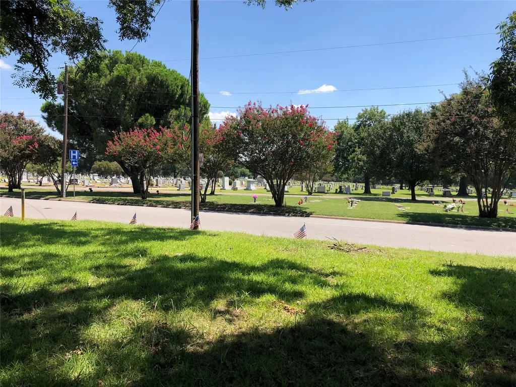 1115 W Lamar Street Sherman TX 75092