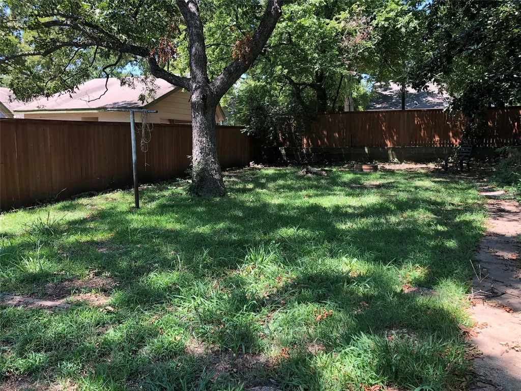 1115 W Lamar Street Sherman TX 75092