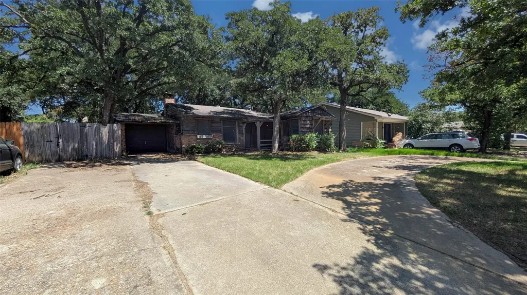 2325 Yeager Street Fort Worth TX 76112