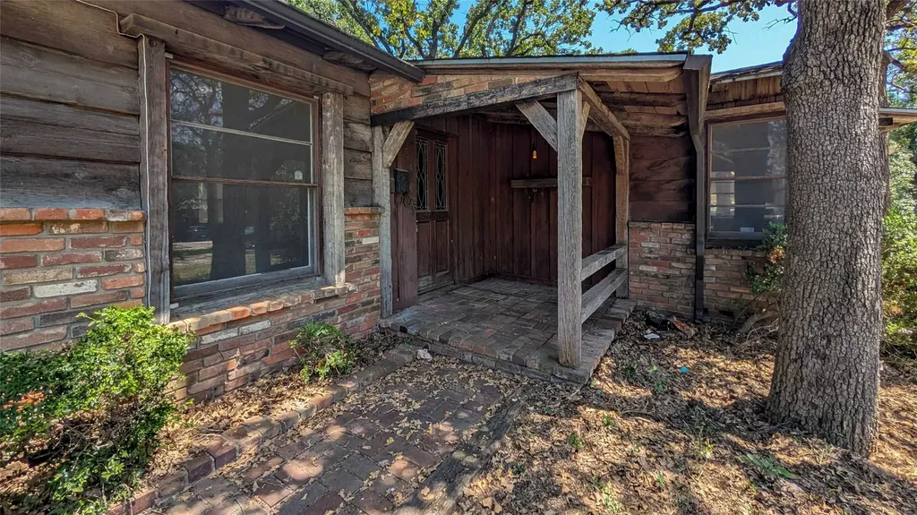 2325 Yeager Street Fort Worth TX 76112