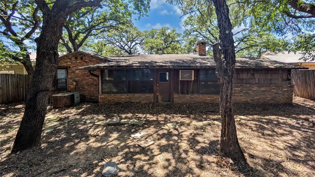 2325 Yeager Street Fort Worth TX 76112