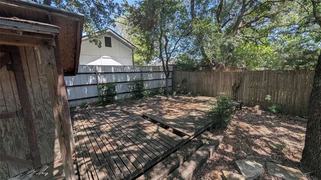 2325 Yeager Street Fort Worth TX 76112