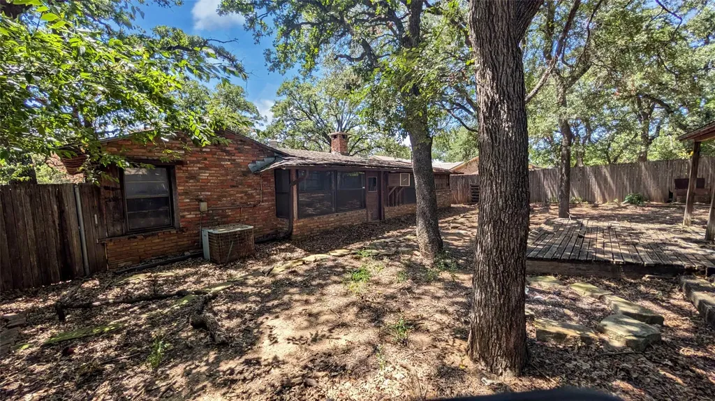 2325 Yeager Street Fort Worth TX 76112