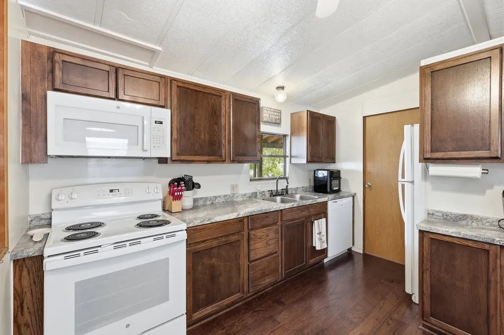 4417 Wildwood Circle Granbury TX 76049
