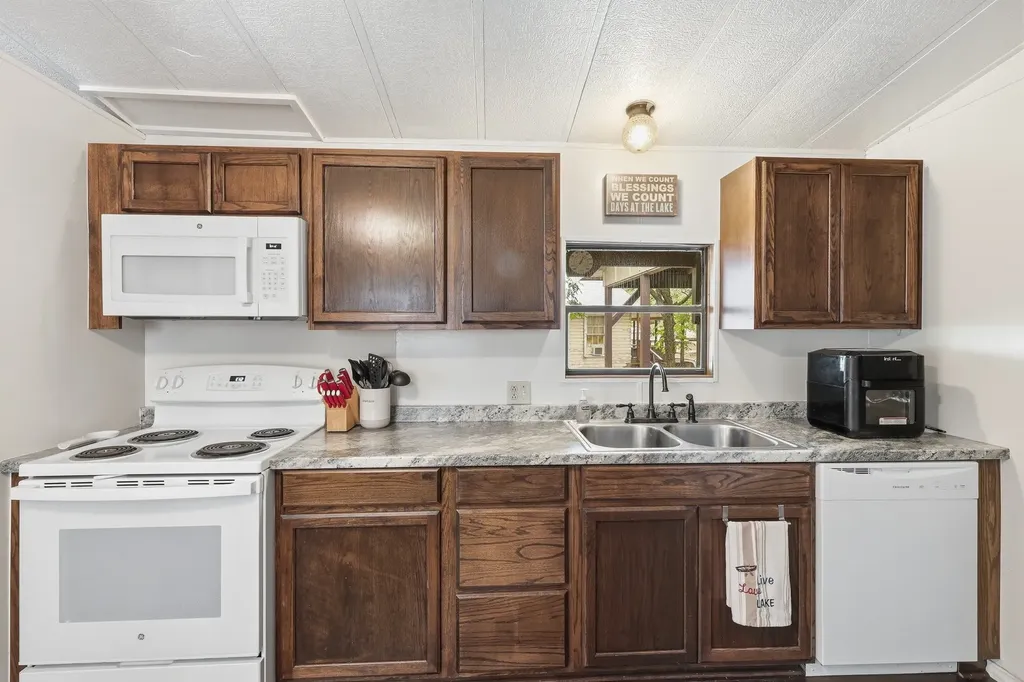 4417 Wildwood Circle Granbury TX 76049