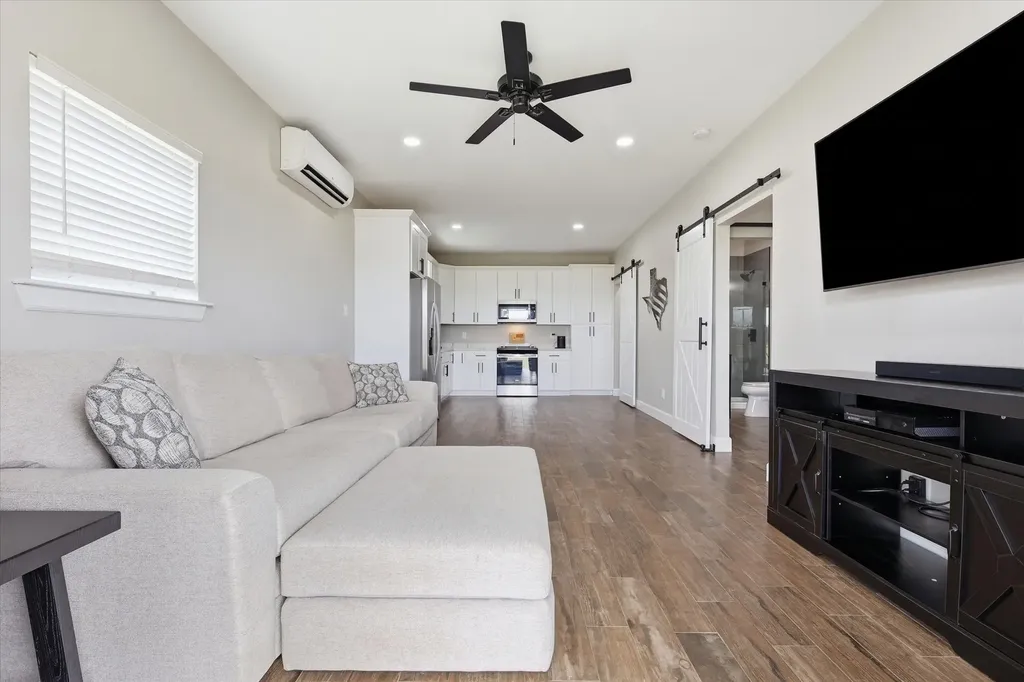10061 Fm 66 Grandview TX 76050