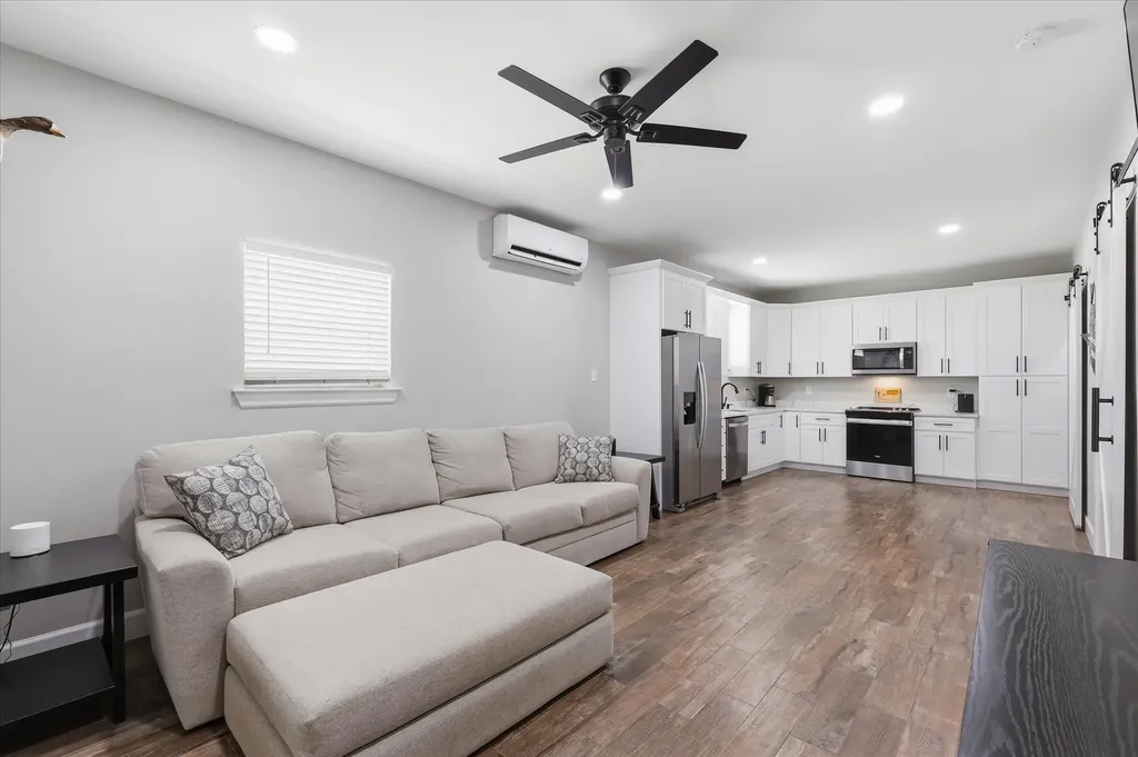 10061 Fm 66 Grandview TX 76050