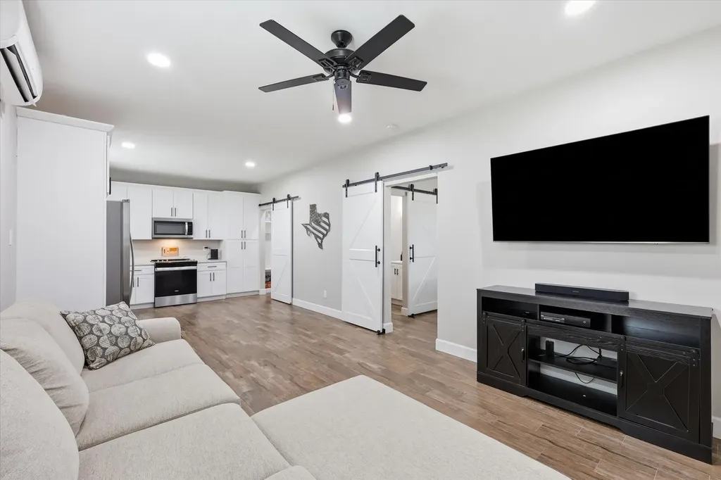 10061 Fm 66 Grandview TX 76050