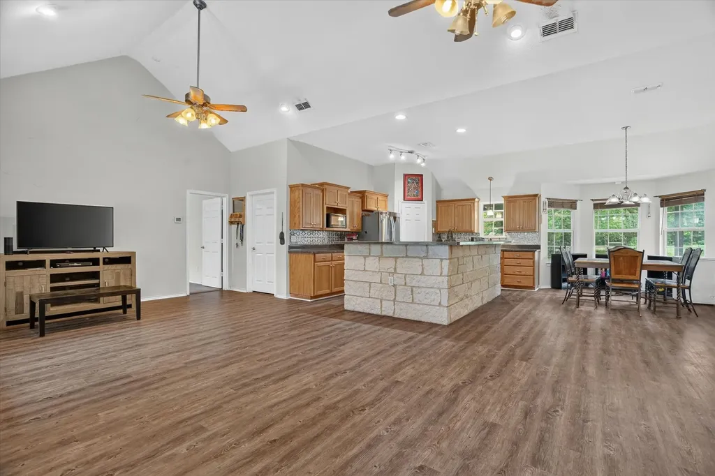 1654 Ranger Highway Weatherford TX 76088