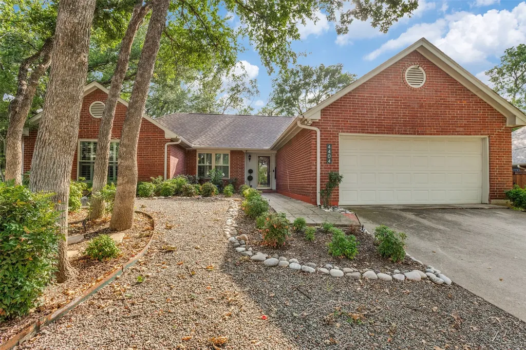 4404 Oak Brook Court Arlington TX 76016