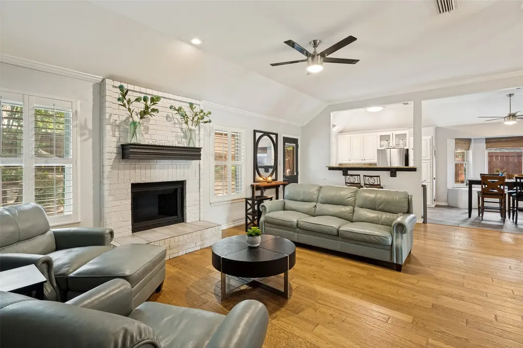 4404 Oak Brook Court Arlington TX 76016