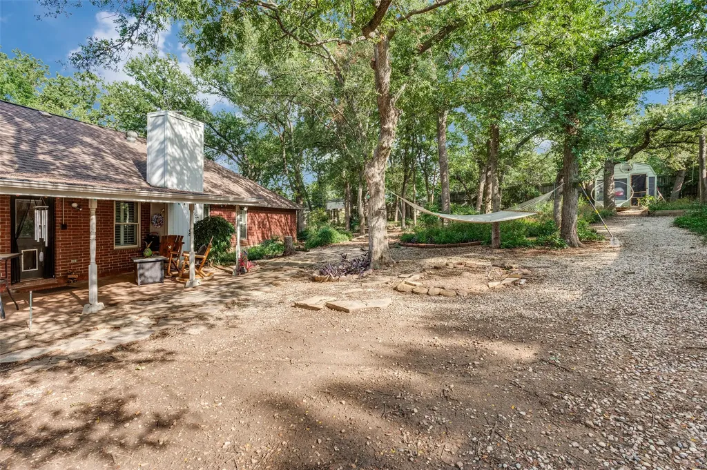 4404 Oak Brook Court Arlington TX 76016
