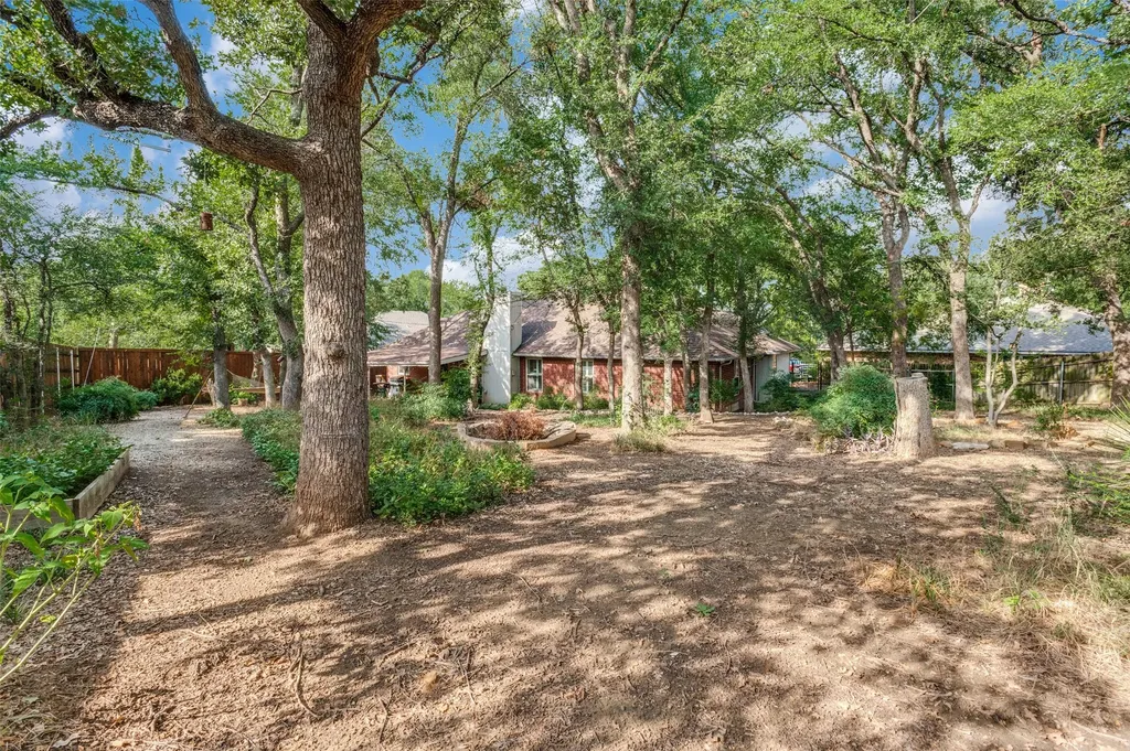 4404 Oak Brook Court Arlington TX 76016