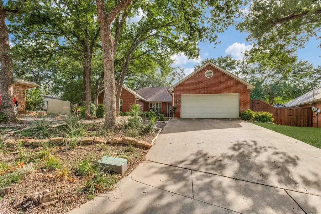 4404 Oak Brook Court Arlington TX 76016