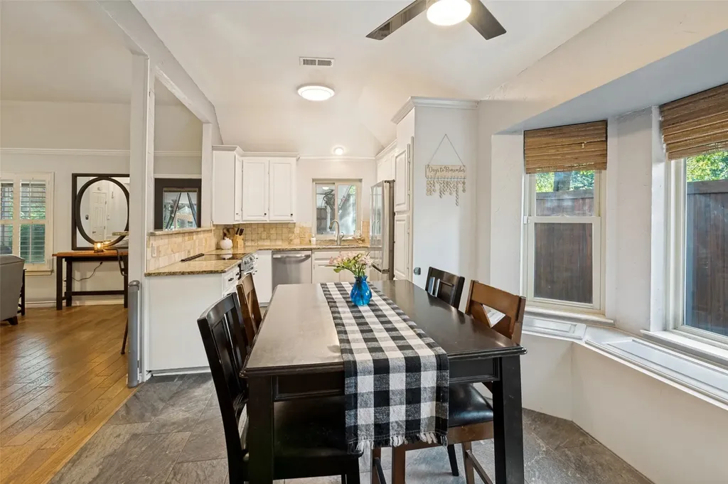 4404 Oak Brook Court Arlington TX 76016