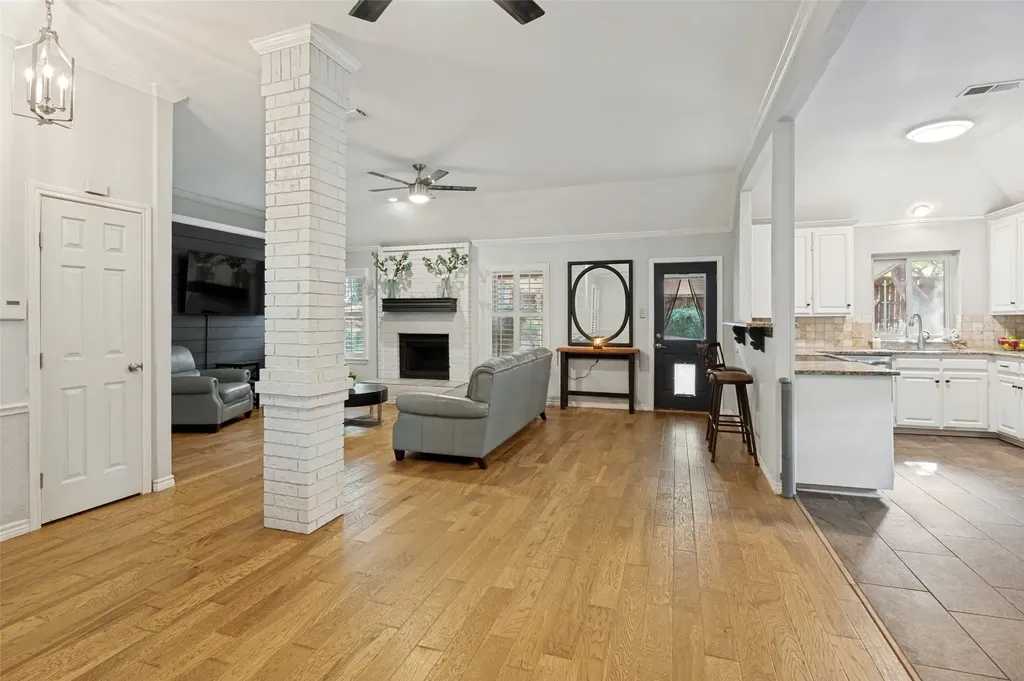 4404 Oak Brook Court Arlington TX 76016