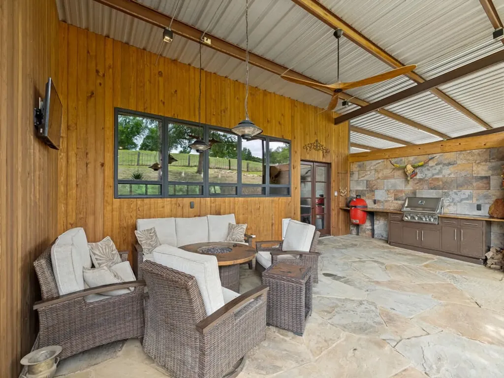 1746 S Fm 372 Gainesville TX 76240