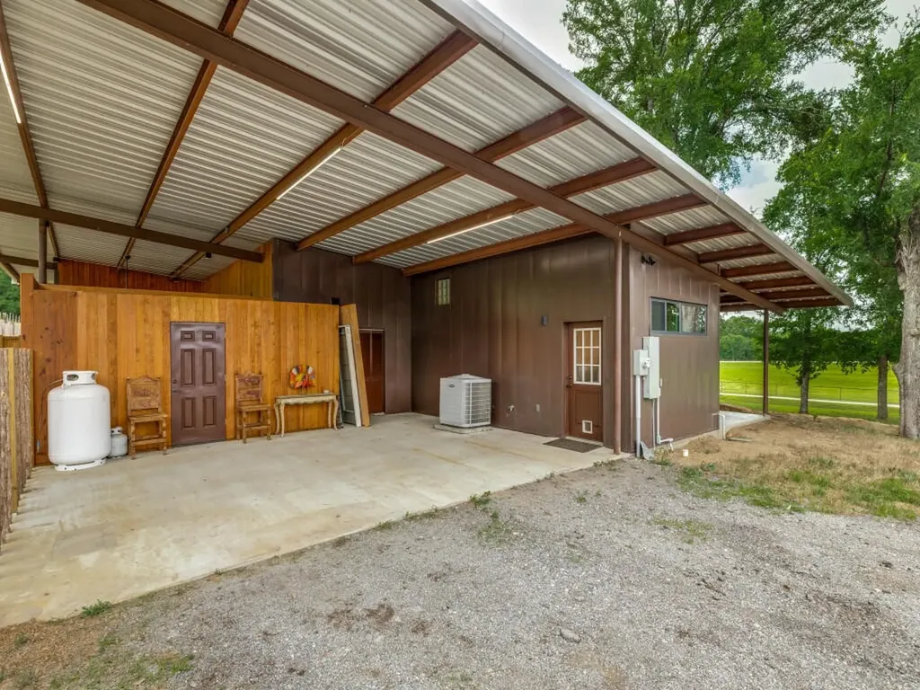 1746 S Fm 372 Gainesville TX 76240