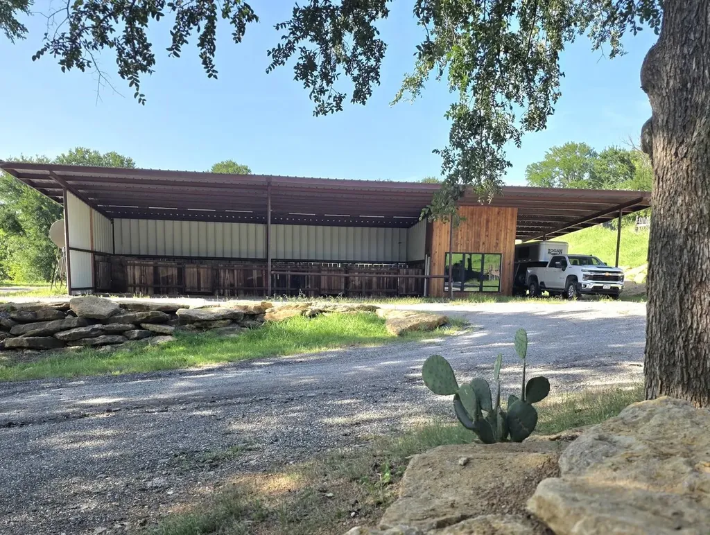 1746 S Fm 372 Gainesville TX 76240