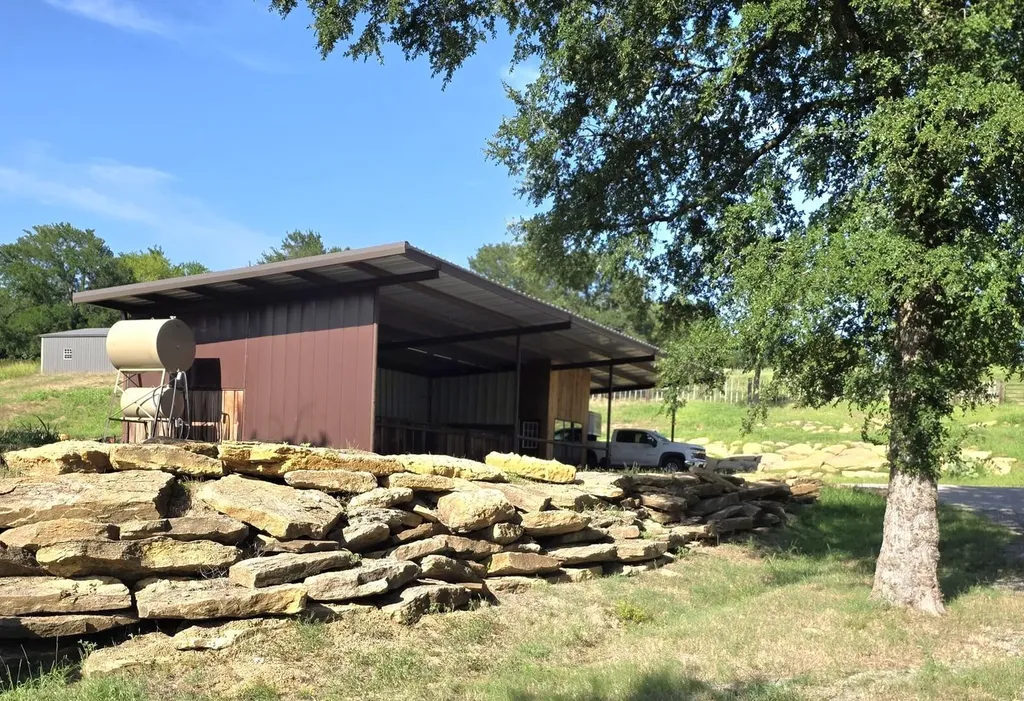 1746 S Fm 372 Gainesville TX 76240