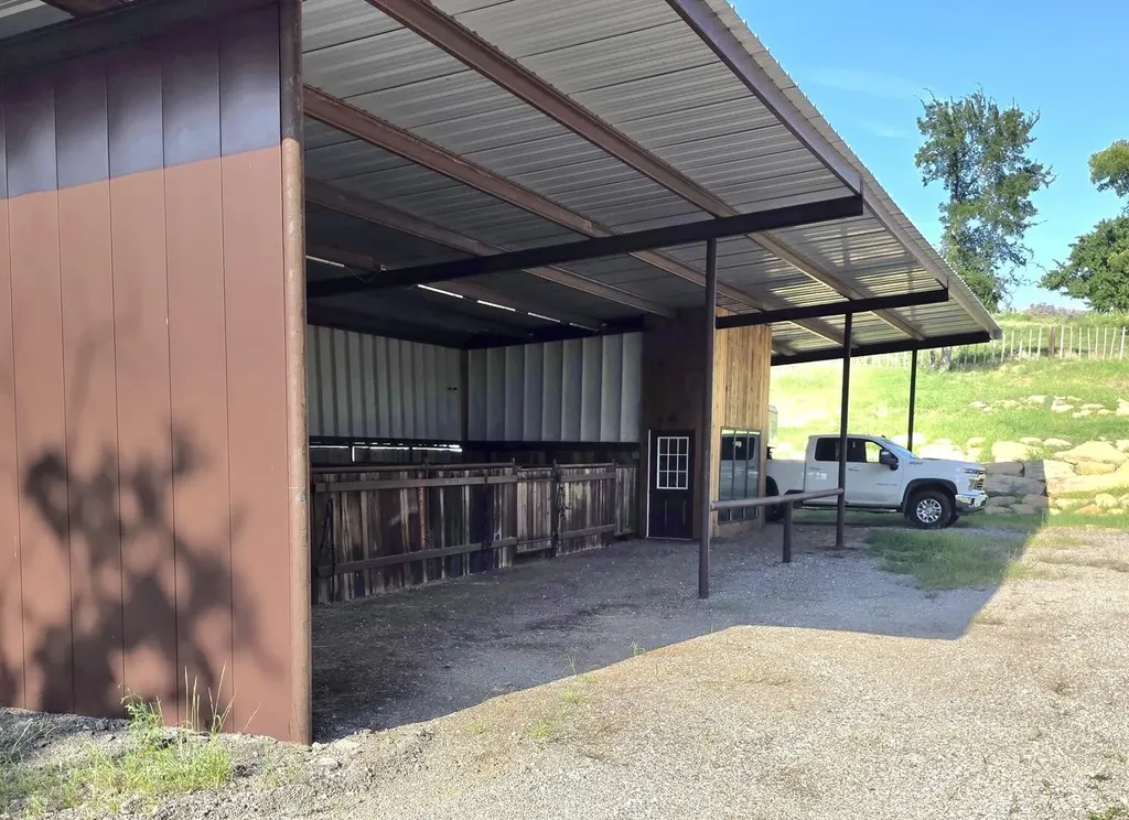 1746 S Fm 372 Gainesville TX 76240