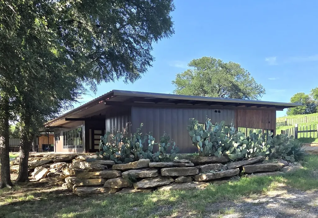 1746 S Fm 372 Gainesville TX 76240