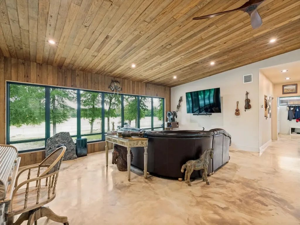 1746 S Fm 372 Gainesville TX 76240