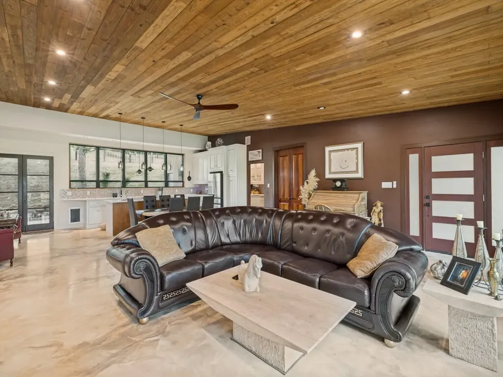 1746 S Fm 372 Gainesville TX 76240