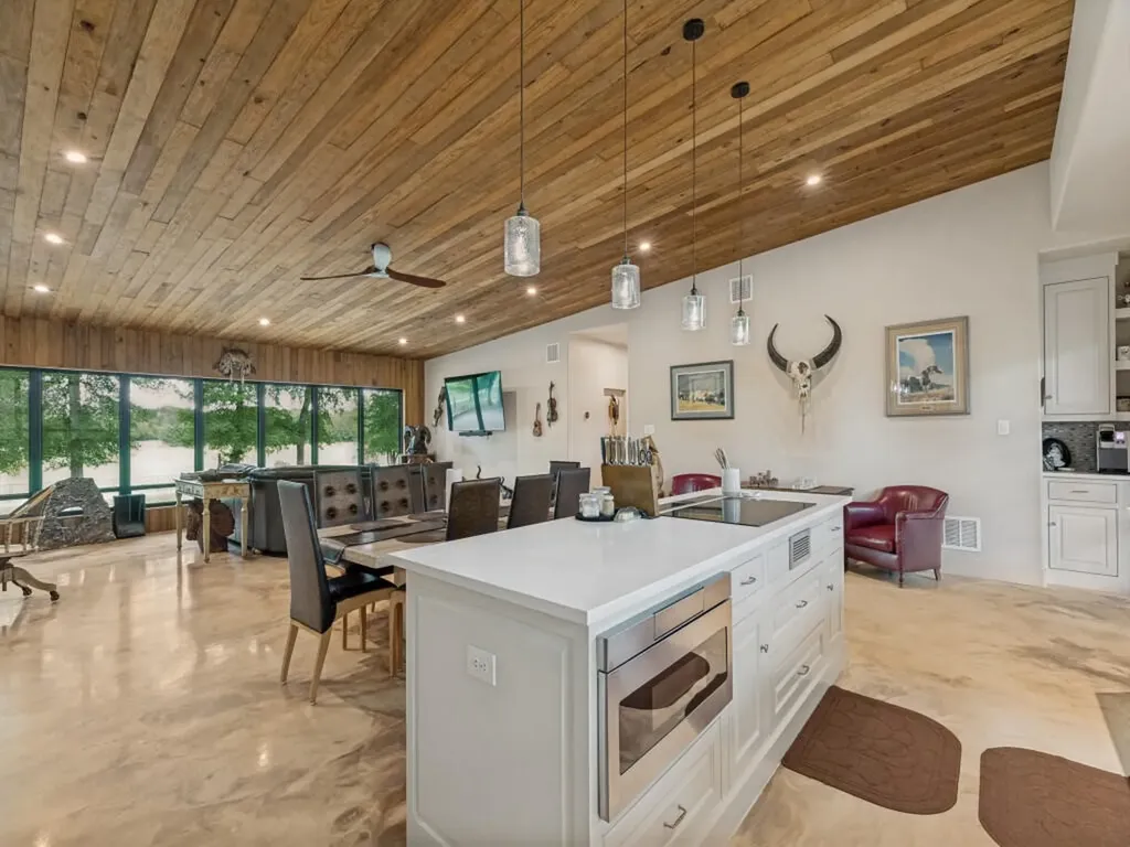 1746 S Fm 372 Gainesville TX 76240