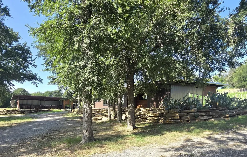 1746 S Fm 372 Gainesville TX 76240