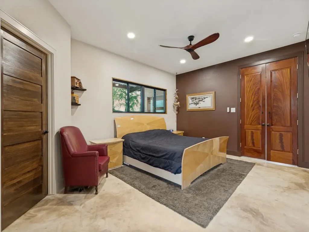 1746 S Fm 372 Gainesville TX 76240