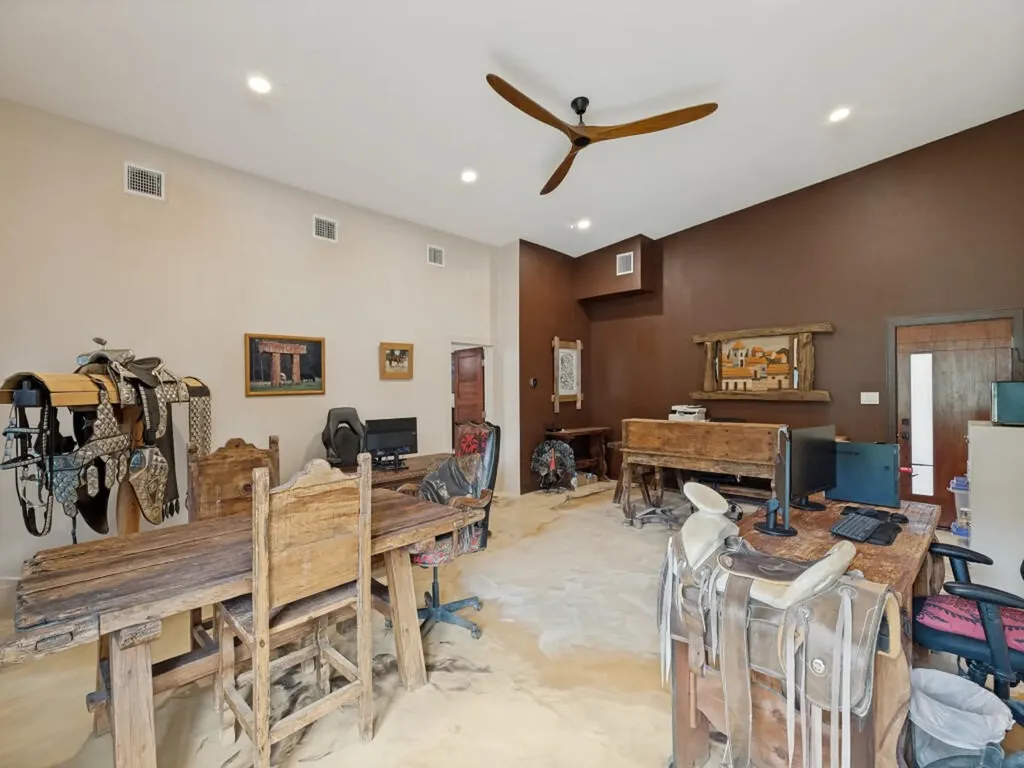 1746 S Fm 372 Gainesville TX 76240