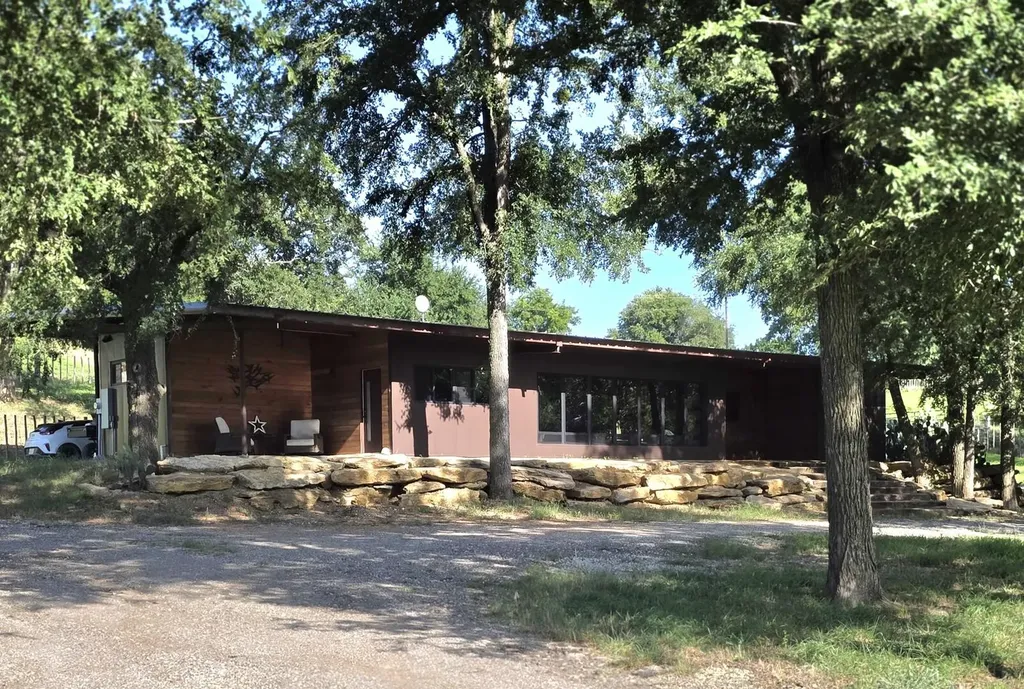 1746 S Fm 372 Gainesville TX 76240