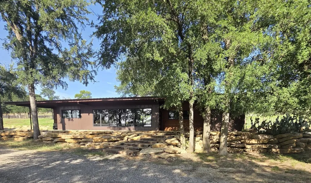 1746 S Fm 372 Gainesville TX 76240