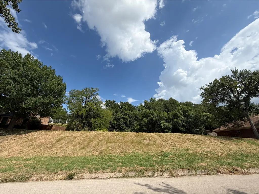 18 Thornhill Road Benbrook TX 76132