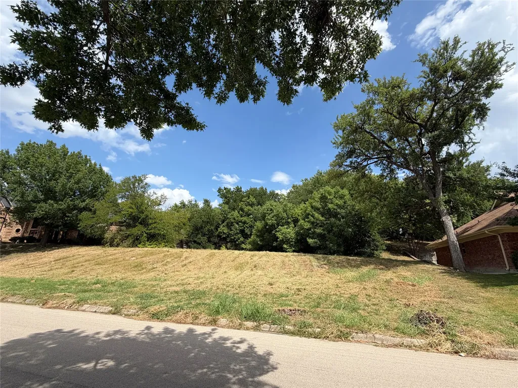 18 Thornhill Road Benbrook TX 76132