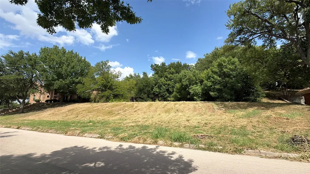 18 Thornhill Road Benbrook TX 76132