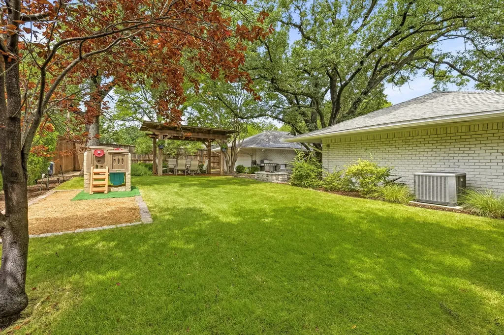 7210 Meadow Road Dallas TX 75230