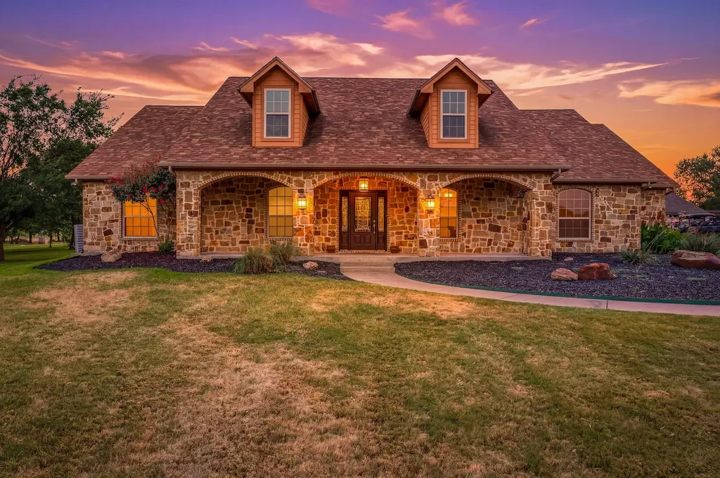 910 Mallard Pointe Drive Granbury TX 76049