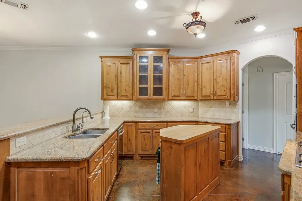 910 Mallard Pointe Drive Granbury TX 76049