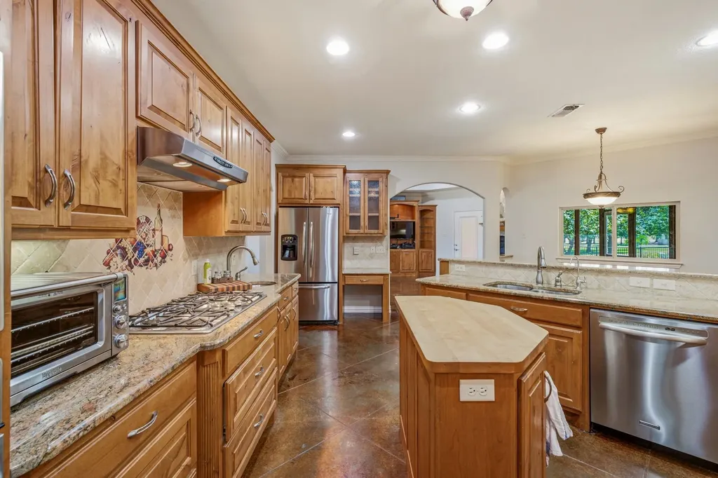 910 Mallard Pointe Drive Granbury TX 76049