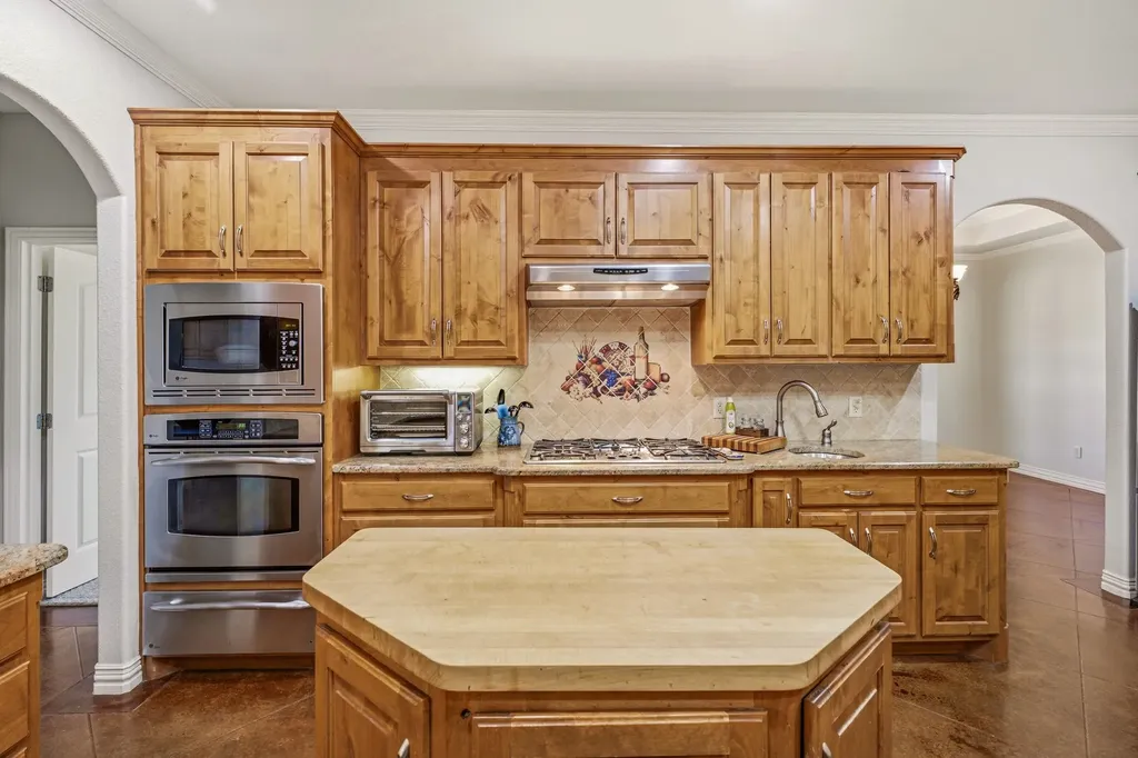 910 Mallard Pointe Drive Granbury TX 76049