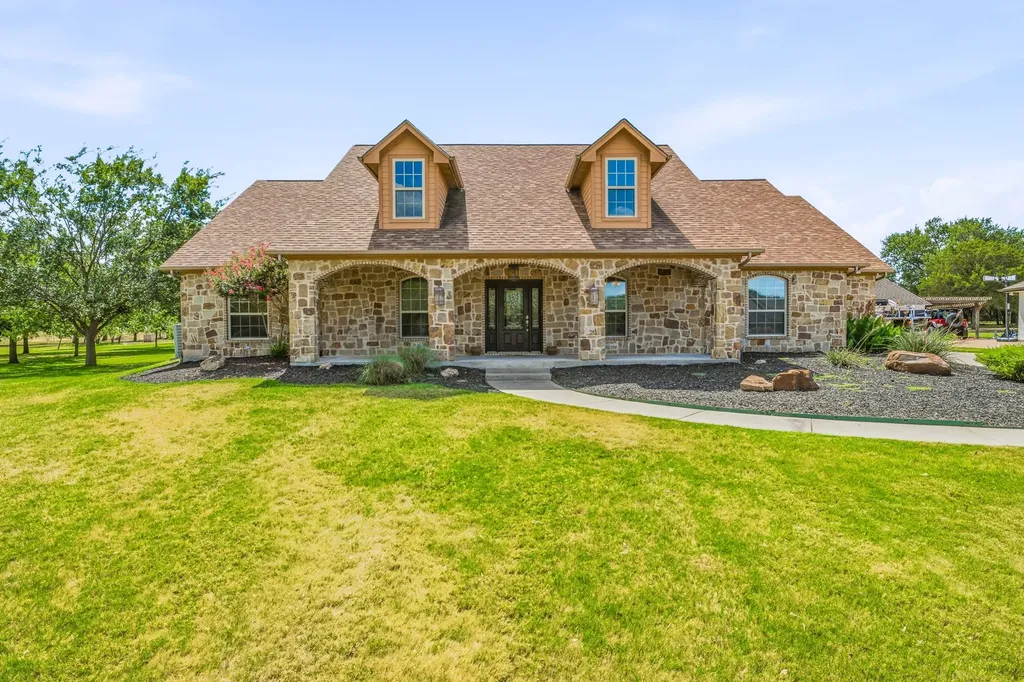 910 Mallard Pointe Drive Granbury TX 76049