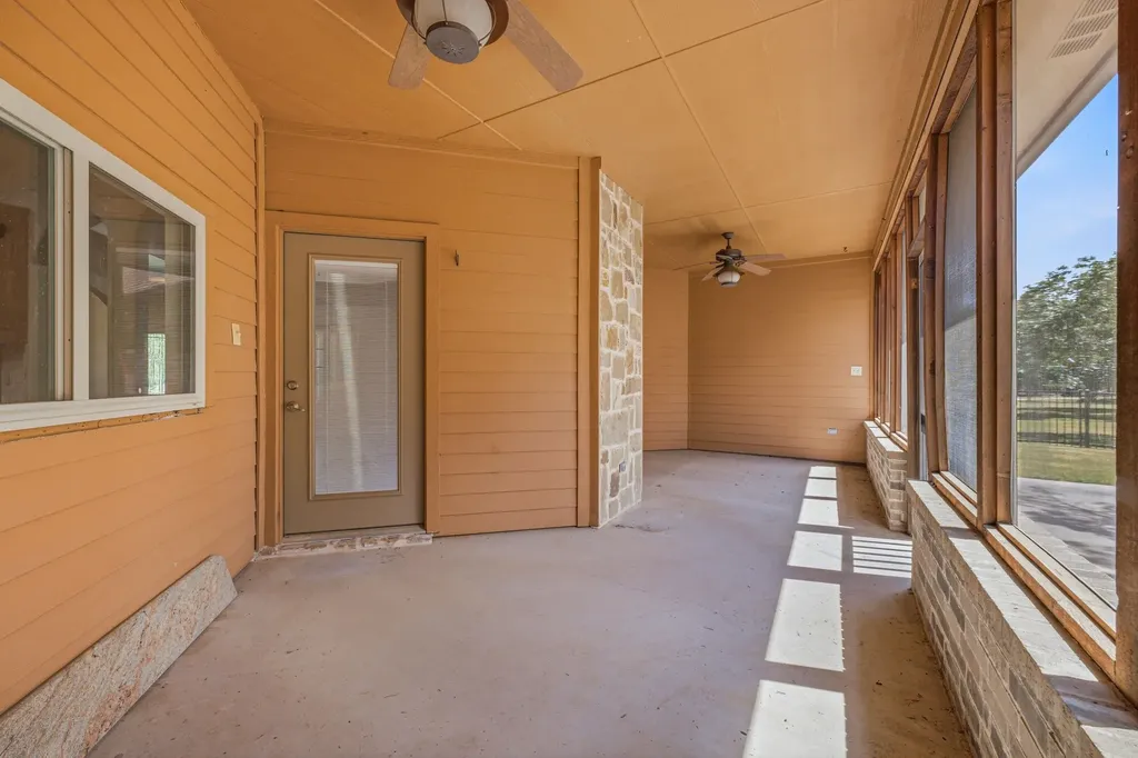 910 Mallard Pointe Drive Granbury TX 76049