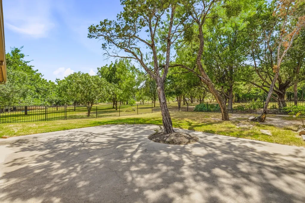 910 Mallard Pointe Drive Granbury TX 76049
