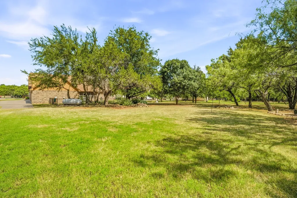 910 Mallard Pointe Drive Granbury TX 76049