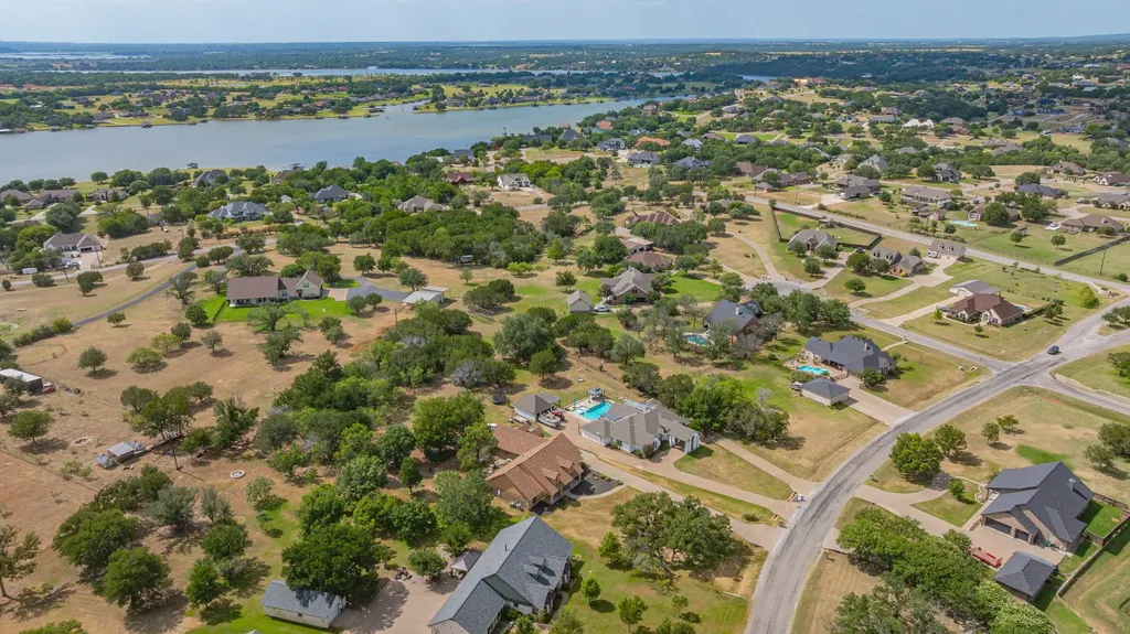 910 Mallard Pointe Drive Granbury TX 76049