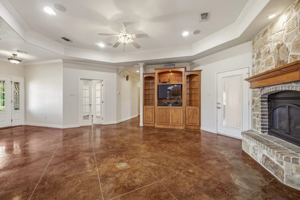 910 Mallard Pointe Drive Granbury TX 76049