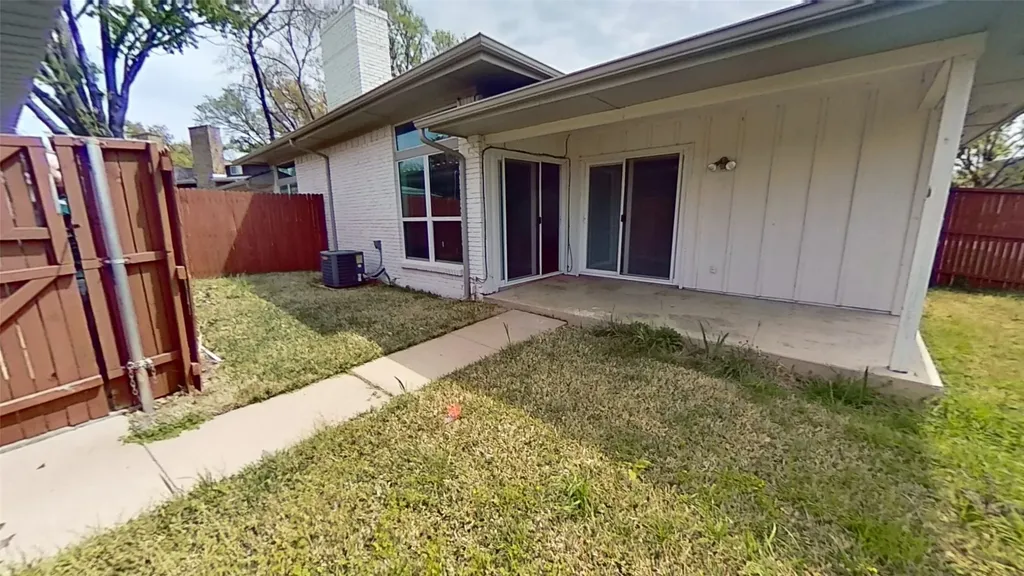 3609 Stables Dallas TX 75229